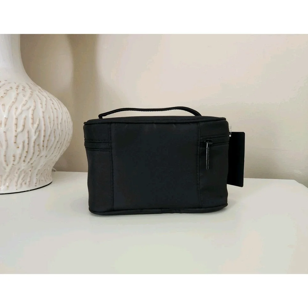 Hurley Women's Cosmetic Toiletry Travel Bag  MakeUp Bag Black‎ Zip Closure